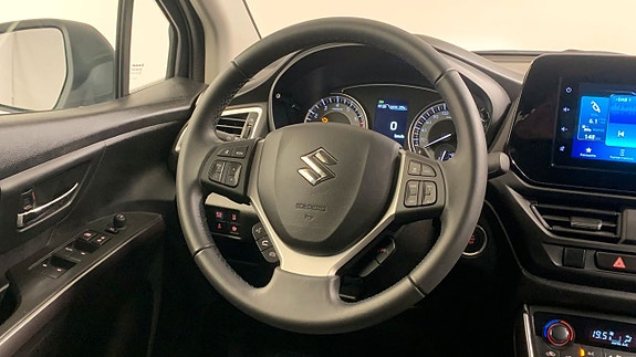 Suzuki S-Cross 8 of 16