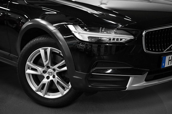 Volvo V90 Cross Country 3 of 5