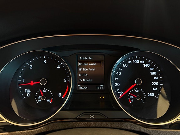 Volkswagen Passat 11 of 26