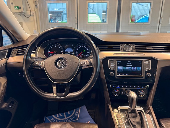 Volkswagen Passat 8 of 26