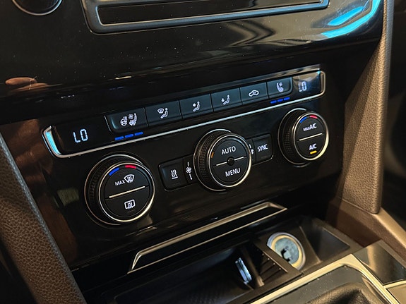 Volkswagen Passat 14 of 26