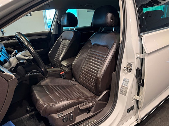 Volkswagen Passat 10 of 26