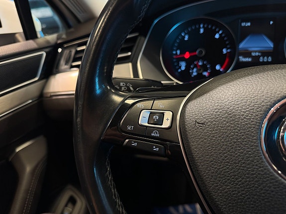 Volkswagen Passat 17 of 26