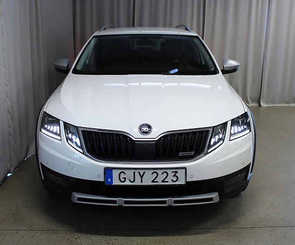 Skoda Octavia Scout 8 of 26