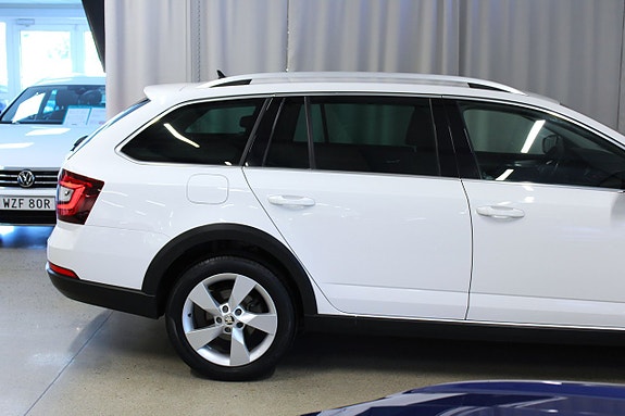 Skoda Octavia Scout 4 of 5