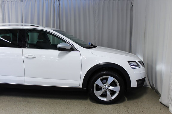 Skoda Octavia Scout 6 of 26