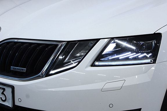 Skoda Octavia Scout 10 of 26