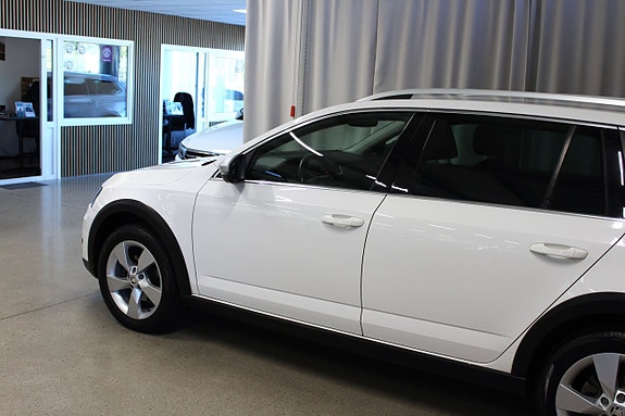 Skoda Octavia Scout 11 of 26