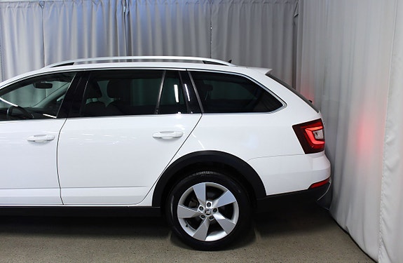 Skoda Octavia Scout 7 of 26