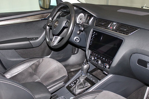 Skoda Octavia Scout 15 of 26