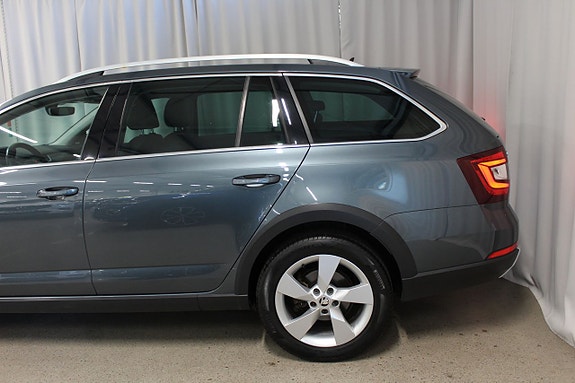 Skoda Octavia Scout 6 of 26
