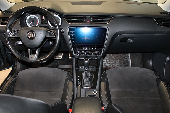 Skoda Octavia Scout 14 of 26
