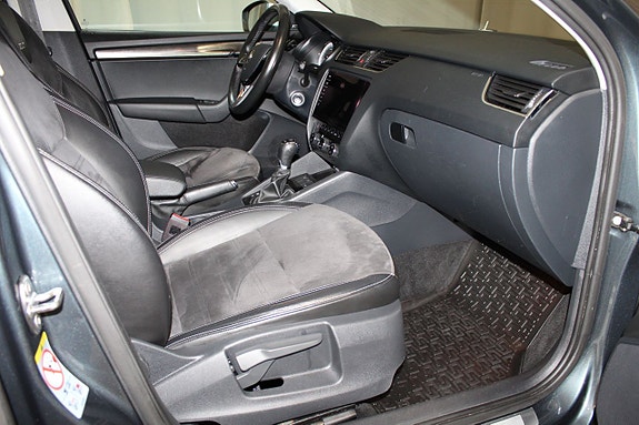 Skoda Octavia Scout 17 of 26