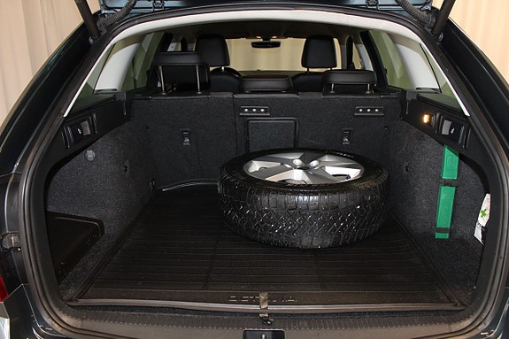 Skoda Octavia Scout 11 of 26