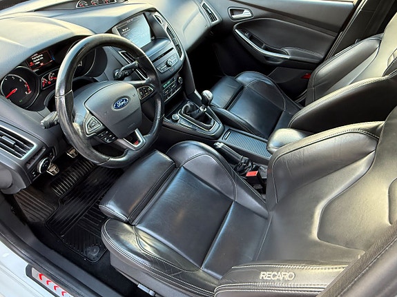 Ford Focus 10 of 22