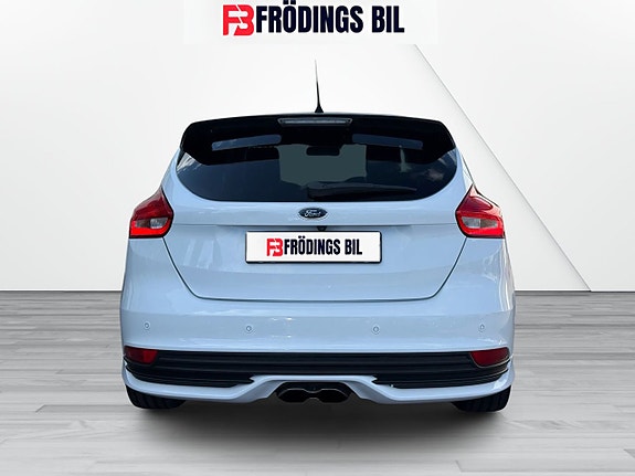 Ford Focus 8 of 22