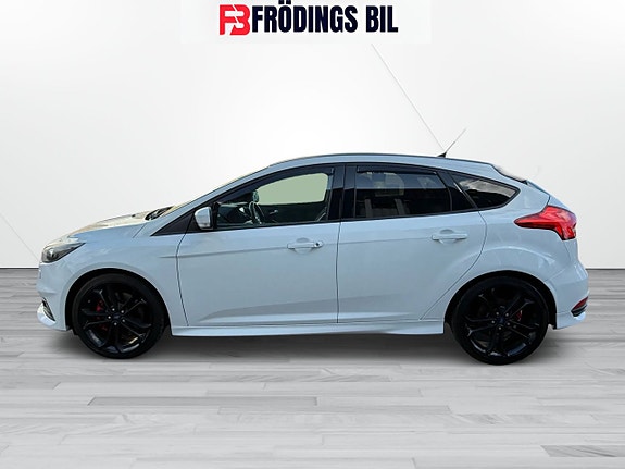 Ford Focus 2 of 5