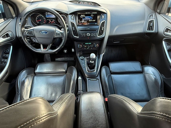 Ford Focus 14 of 22