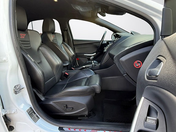 Ford Focus 11 of 22