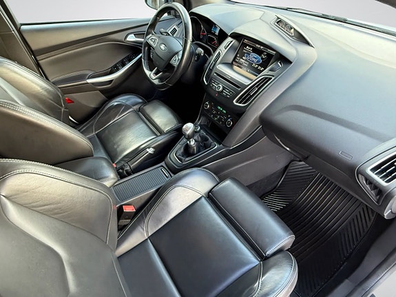 Ford Focus 12 of 22