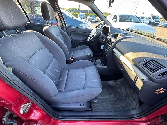 Renault Clio 12 of 13