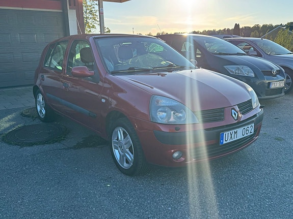 Renault Clio 2 of 13