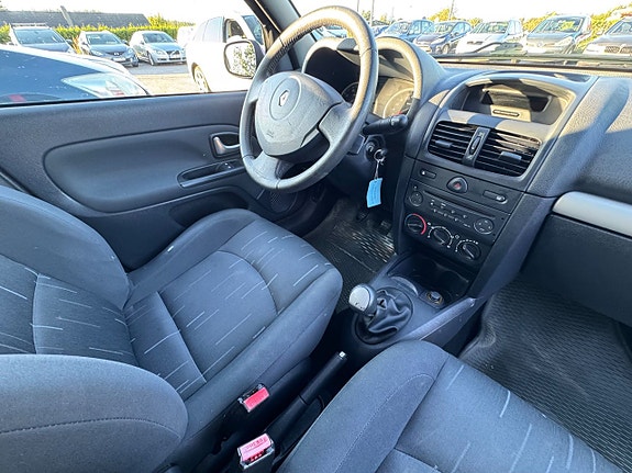 Renault Clio 11 of 13