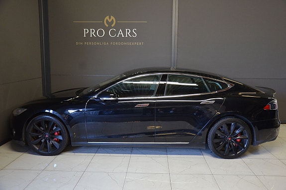 Tesla Model S 3 of 5