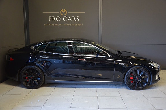 Tesla Model S 2 of 5