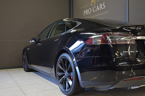 Tesla Model S 5 of 5
