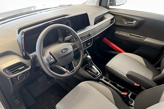 Ford Transit Courier 10 of 18