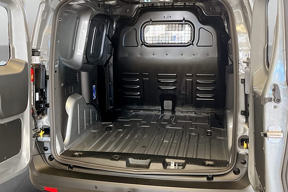 Ford Transit Courier 18 of 18