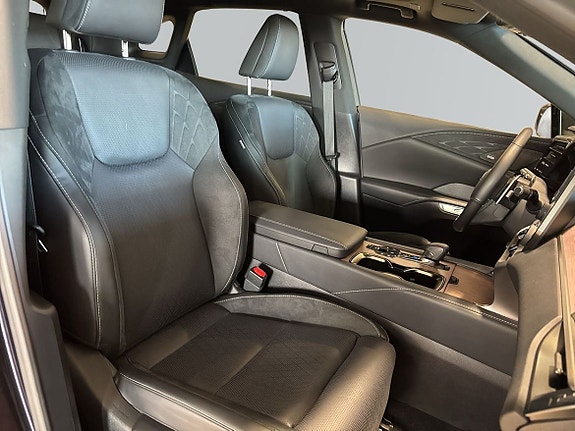 Lexus RX450h 12 of 30