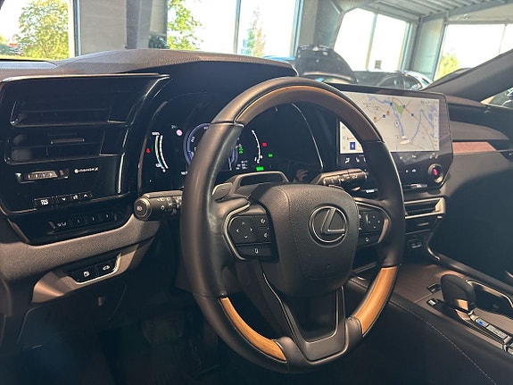 Lexus RX450h 2 of 30