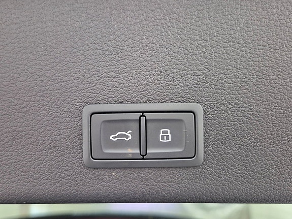 Audi e-tron 10 of 10