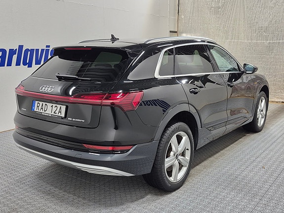Audi e-tron 4 of 10