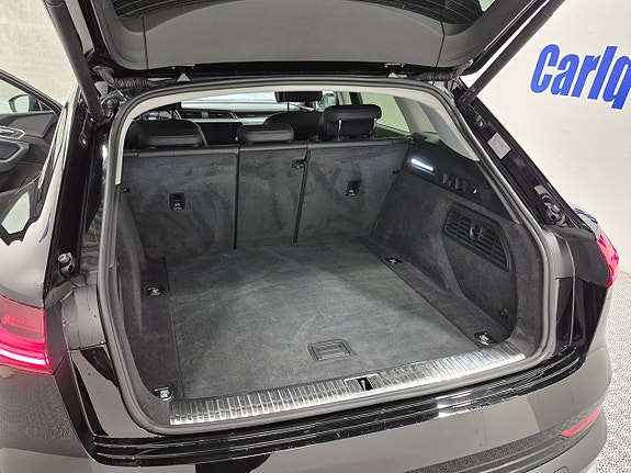 Audi e-tron 8 of 10