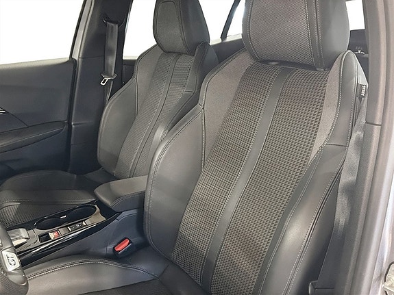 Peugeot 2008 6 of 17