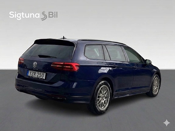 Volkswagen Passat 7 of 14
