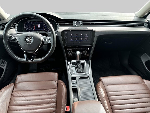 Volkswagen Passat 12 of 14