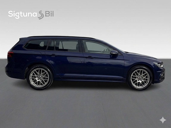 Volkswagen Passat 9 of 14