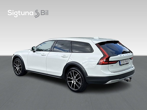 Volvo V90 Cross Country 4 of 5