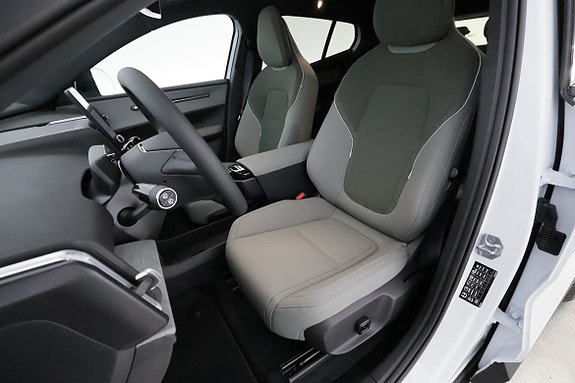 Volvo EX30 13 of 30