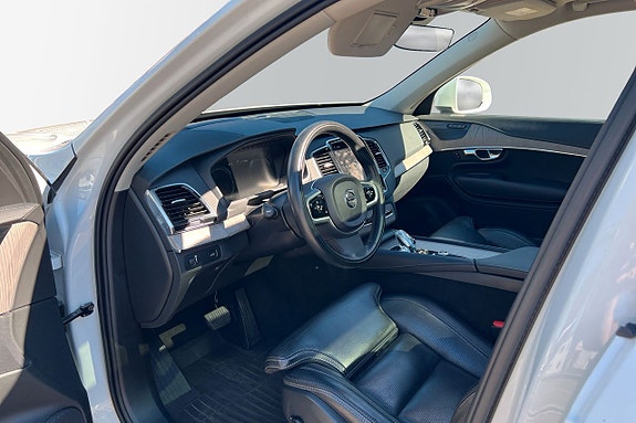 Volvo XC90 7 of 14