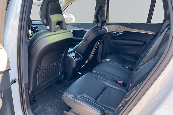 Volvo XC90 8 of 14