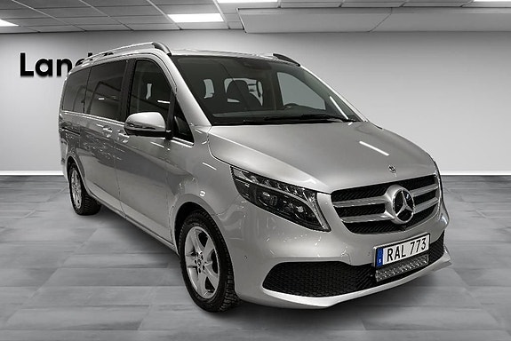 Mercedes-Benz V300 d 3 of 5