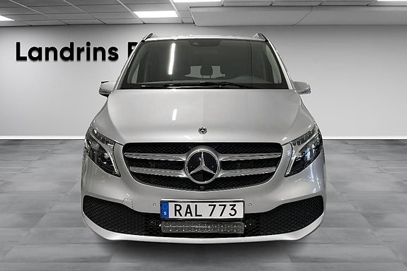 Mercedes-Benz V300 d 2 of 5