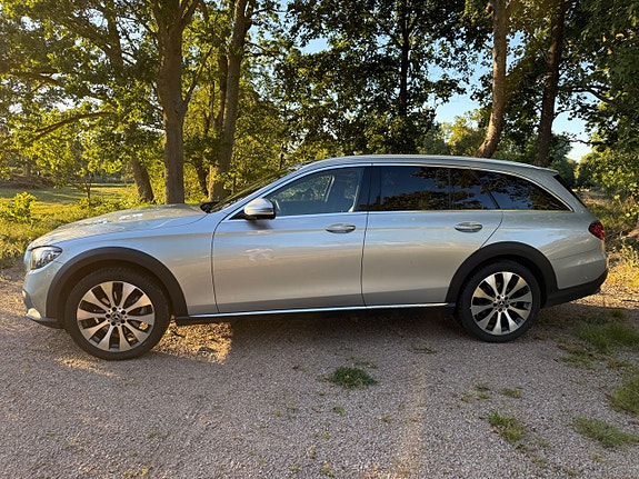 Mercedes-Benz E220 d 2 of 5