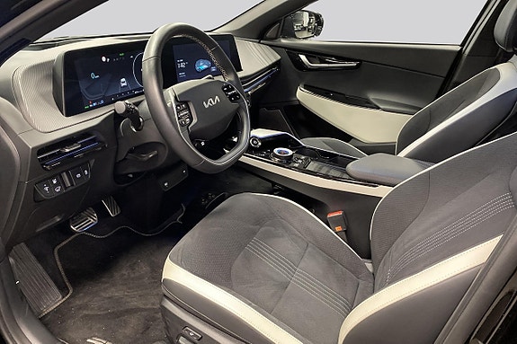 Kia EV6 8 of 15