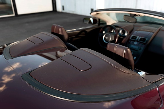 Aston Martin Vantage 13 of 24